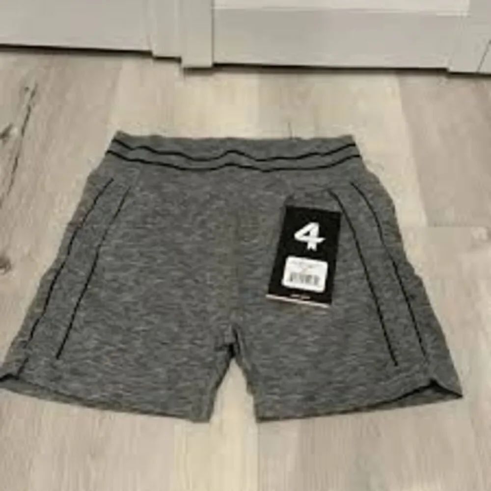FourLaps NWT Size XS/Small Aero Seamless Short - 3" Heather Grey
